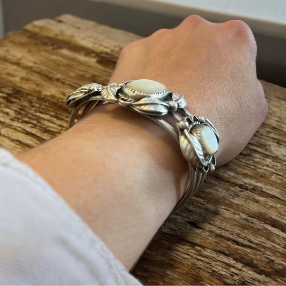 VINTAGE NATIVE AMERICAN MOTHER OF PEARL CUFF - Picture 7 of 7